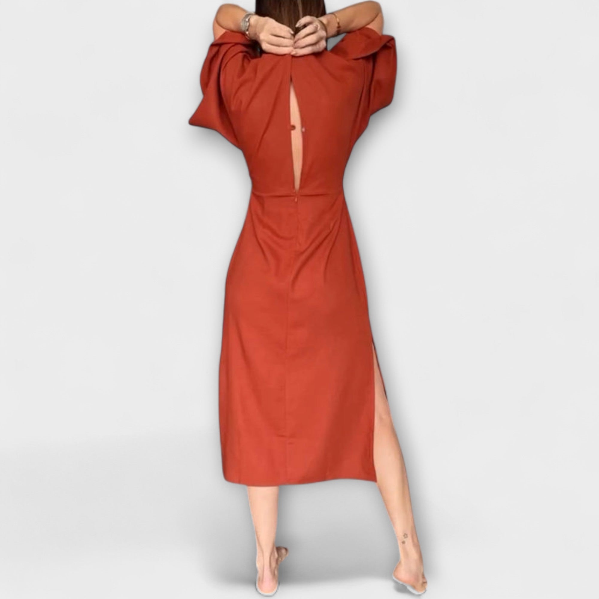 Aurora - Lässiges Kleid mit V-Ausschnitt und Krawatte