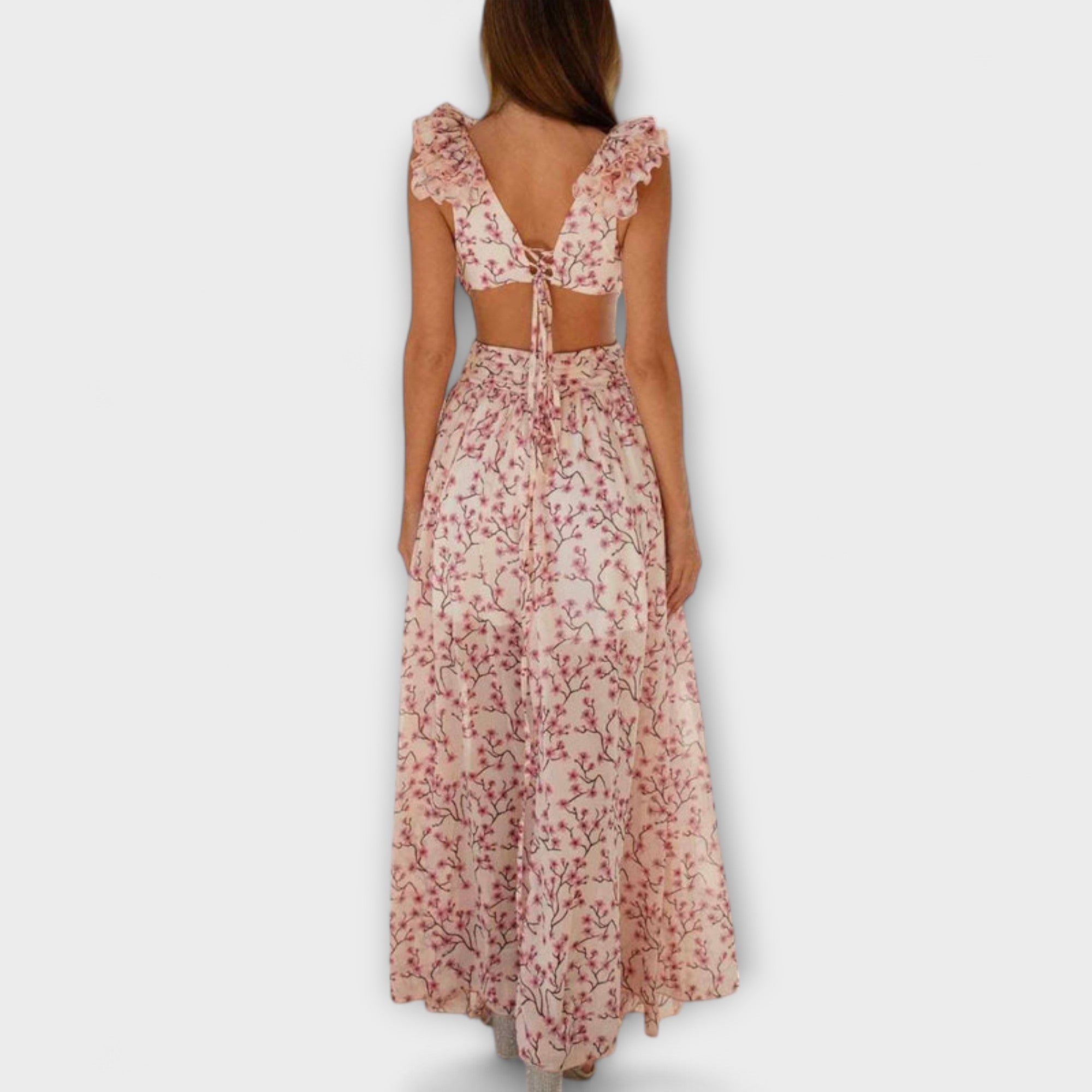 Elin - Maxikleid mit Rüschensäumen und Cut-Out-Details